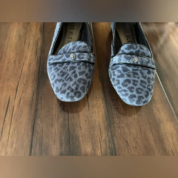 Anne Klein Flats with Sleek Design - Picture 2 of 7